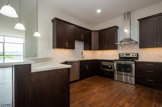 46 E Main St in Somerville, NJ - Building Photo - Building Photo