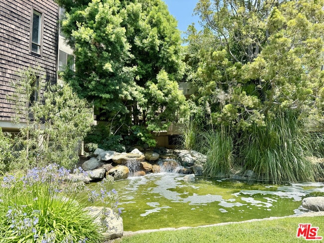 property at 950 Kings Rd