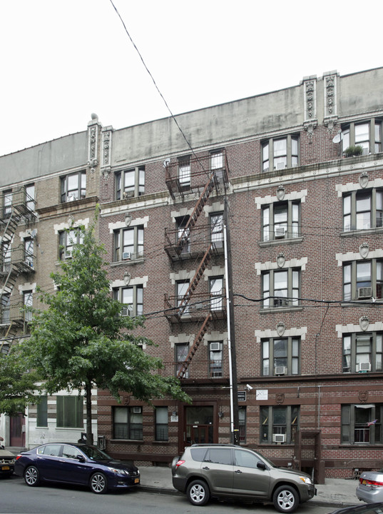 295 E 162nd St in Bronx, NY - Foto de edificio