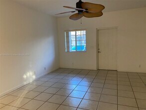 4950 Washington St in Hollywood, FL - Building Photo - Building Photo