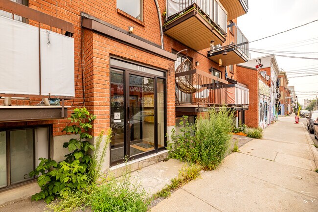 4363 Rue Saint-Dominique in Montréal, QC - Building Photo - Building Photo