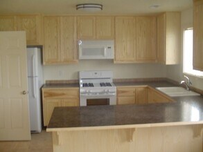 1004 53rd St in Springfield, OR - Foto de edificio - Building Photo