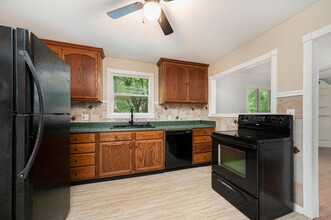 705 NE Lindberg Dr in Kansas City, MO - Building Photo - Building Photo