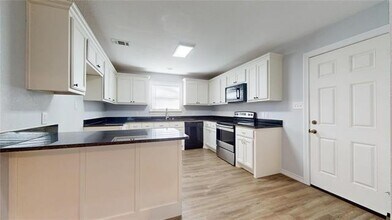 2620 W Washington St in Denison, TX - Foto de edificio - Building Photo