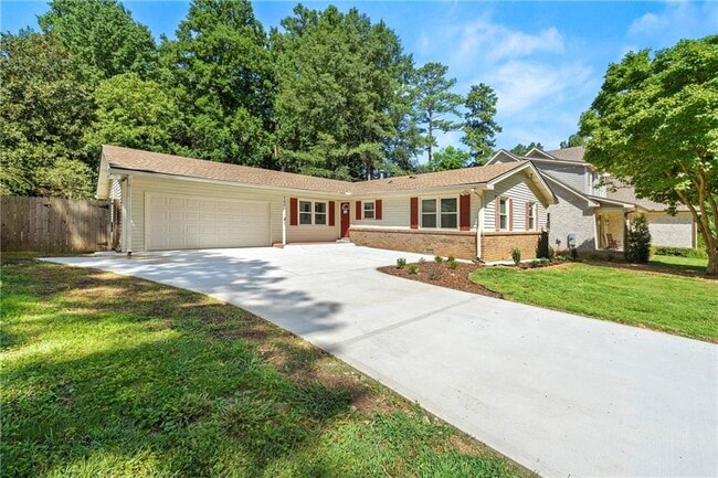 4192 N Shallowford Rd in Chamblee, GA - Building Photo - Building Photo