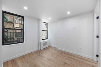 104 Bayard St in New York, NY - Building Photo - Building Photo
