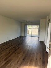 7861 Clay Avenue in Huntington Beach, CA - Foto de edificio - Building Photo