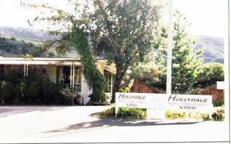 Hollydale Mobile Home Estates Apartments