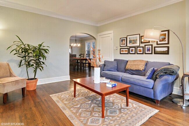 5011 N Mozart St, Unit 1 in Chicago, IL - Building Photo - Building Photo