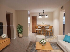 300 Gardens Dr in Pompano Beach, FL - Building Photo - Building Photo