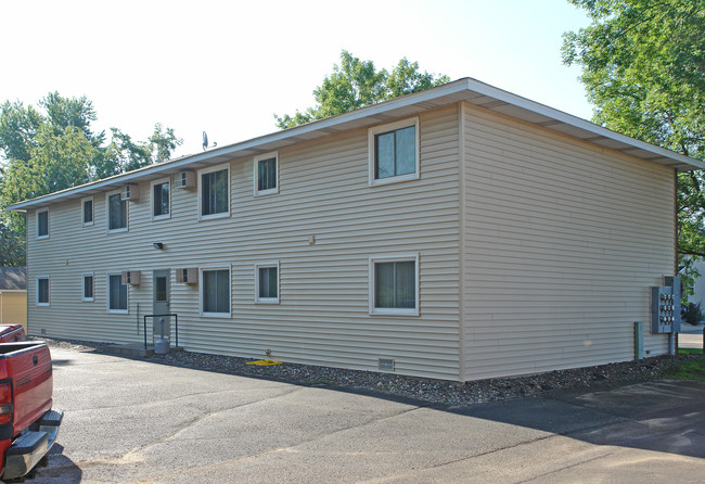 5750 148th St N in Hugo, MN - Foto de edificio - Building Photo