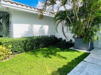 2920 NE 164th St in Miami, FL - Building Photo - Building Photo