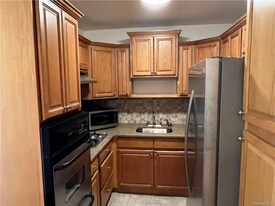 1750 Bartow Ave in Bronx, NY - Building Photo