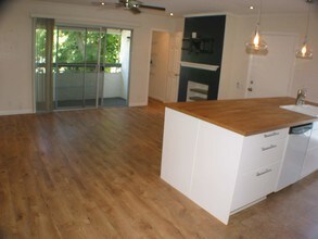 2849 S Fairview St, Unit D in Santa Ana, CA - Building Photo - Building Photo