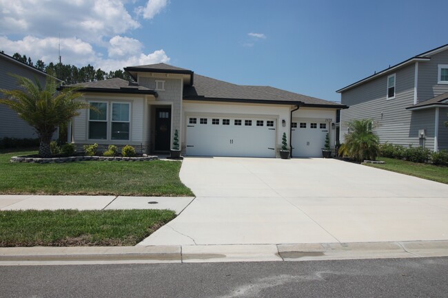 1975 Amberly Dr in Middleburg, FL - Building Photo - Building Photo