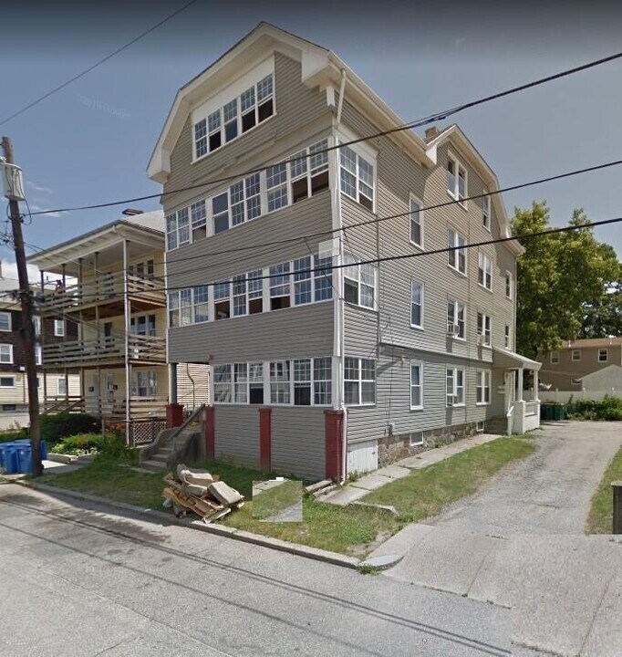 281 Mowry St-Unit -2 in Woonsocket, RI - Building Photo