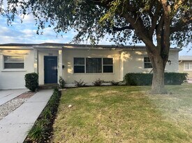 259 Bloomfield Dr in West Palm Beach, FL - Building Photo