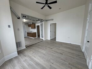 2206 S Oakley Ave in Chicago, IL - Building Photo - Building Photo