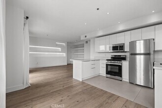 8811 Burton Way, Unit 308 in West Hollywood, CA - Building Photo - Building Photo