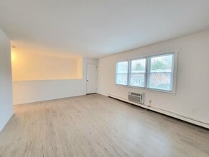 96 East Ave in Atlantic Highlands, NJ - Building Photo - Building Photo