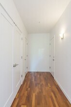 3104 Western Ave in Seattle, WA - Building Photo - Building Photo
