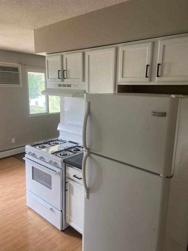 2740 Rosalyn Ct in New Hope, MN - Building Photo - Building Photo