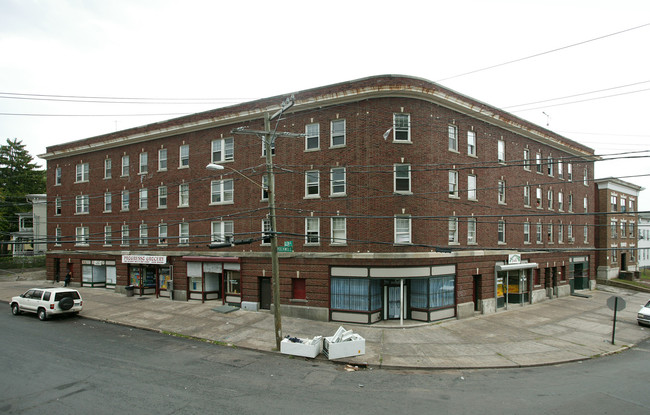 38-44 Rockwell Ave in New Britain, CT - Building Photo - Building Photo