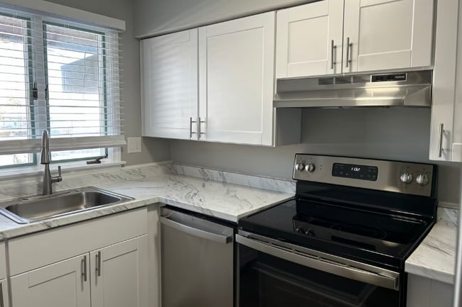 210 Main St in Manchester, CT - Building Photo - Building Photo