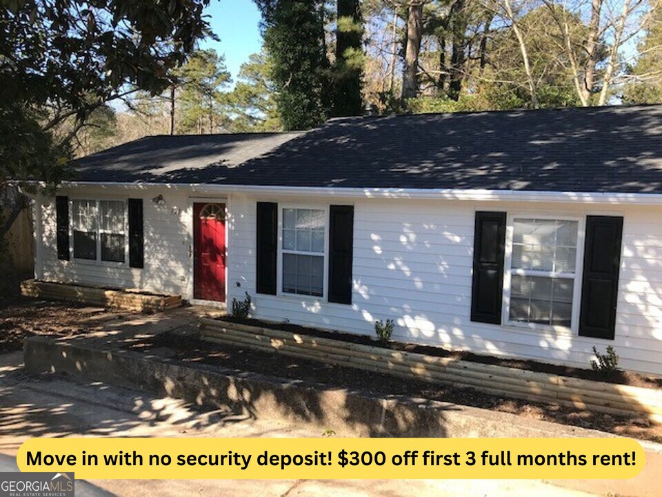 121 Grenoble Rd in Peachtree City, GA - Building Photo