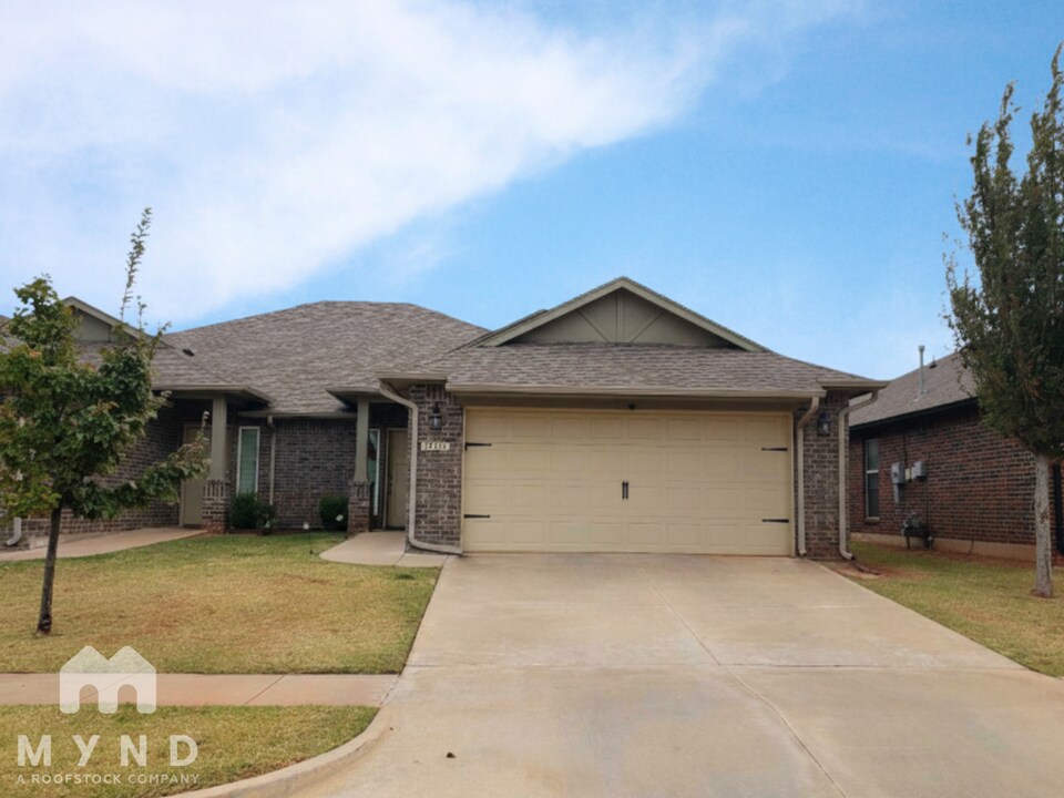 18121 Manera Wy in Edmond, OK - Building Photo