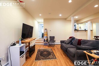 1875 Commonwealth Ave, Unit 2 in Boston, MA - Building Photo - Building Photo