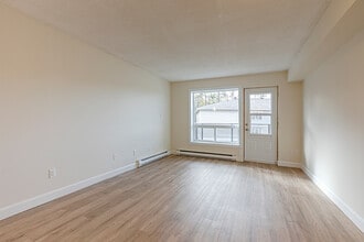 Gloria Gardens in North Bay, ON - Building Photo - Building Photo