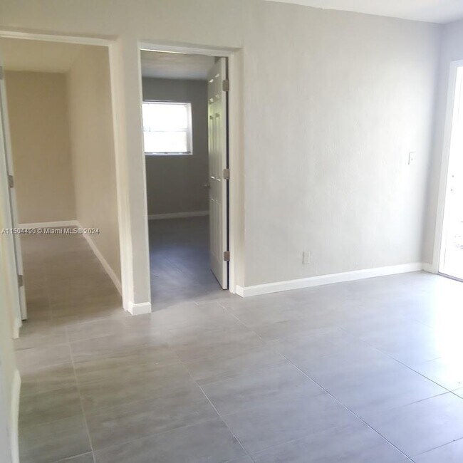 1710 NW 9th St-Unit -1 in Fort Lauderdale, FL - Building Photo - Building Photo