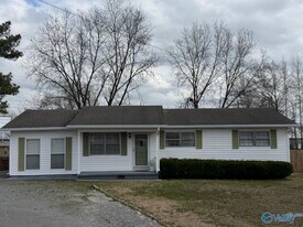 756 Morris St SW in Hartselle, AL - Building Photo