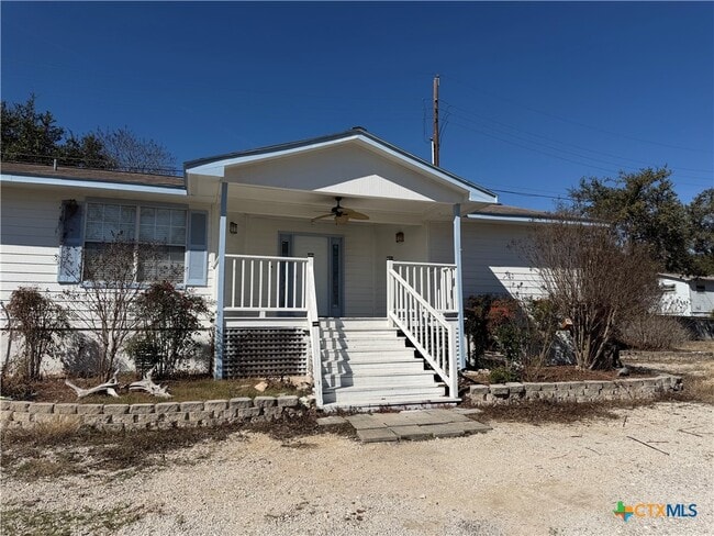 200 Peggs Pl in Canyon Lake, TX - Building Photo - Building Photo