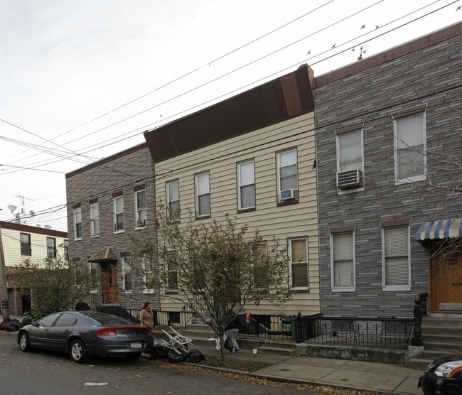 18-80 Palmetto St in Ridgewood, NY - Building Photo - Building Photo