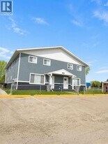 10021-10105 105 Ave in Grande Prairie, AB - Building Photo