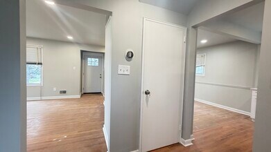 13020 Estelle Rd in Silver Spring, MD - Foto de edificio - Building Photo