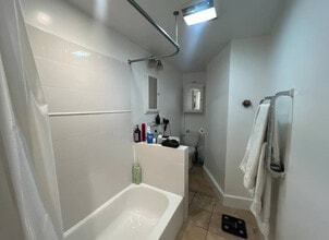 1471 Beacon St, Unit 2 in Brookline, MA - Foto de edificio - Building Photo