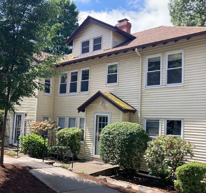 28 Beaconsfield Rd, Unit 1 in Brookline, MA - Foto de edificio