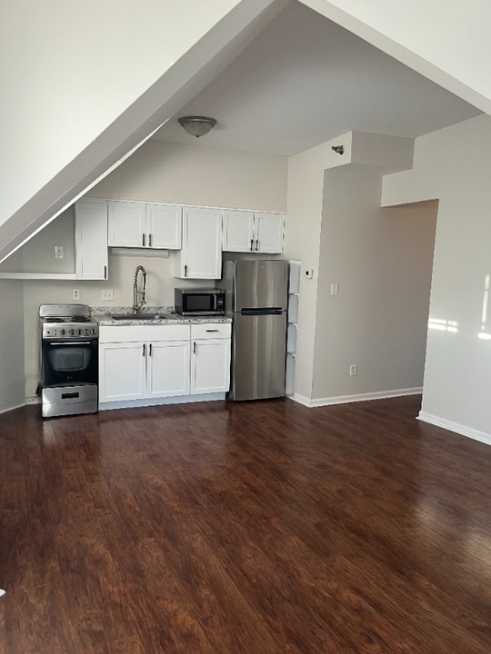 241 E 9th St in Indianapolis, IN - Building Photo