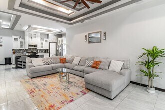 1900 Queens Ave in McAllen, TX - Building Photo - Building Photo