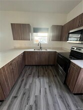 1006 N Clarence Ave in Edinburg, TX - Building Photo - Building Photo