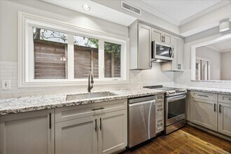 2113 Potomac Dr in Houston, TX - Building Photo - Building Photo