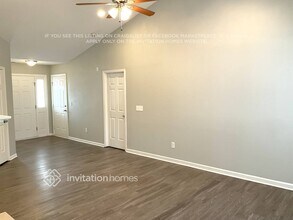 7205 Duchamp Dr in Charlotte, NC - Foto de edificio - Building Photo