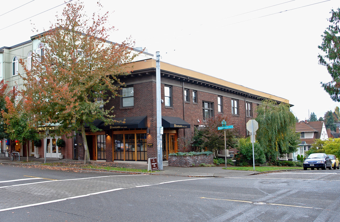 Queen Anne Apartments in Seattle, WA - Building Photo