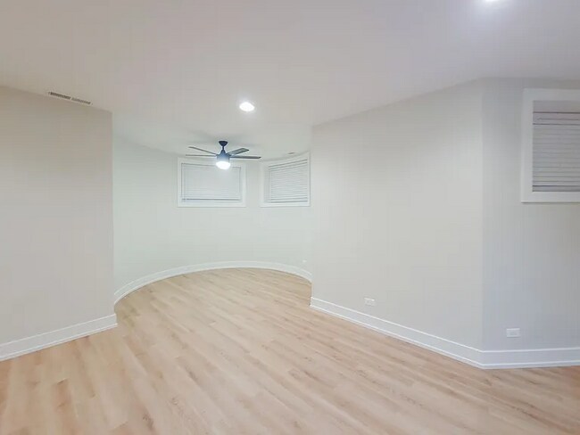 851 W Wellington Ave, Unit G in Chicago, IL - Building Photo - Building Photo