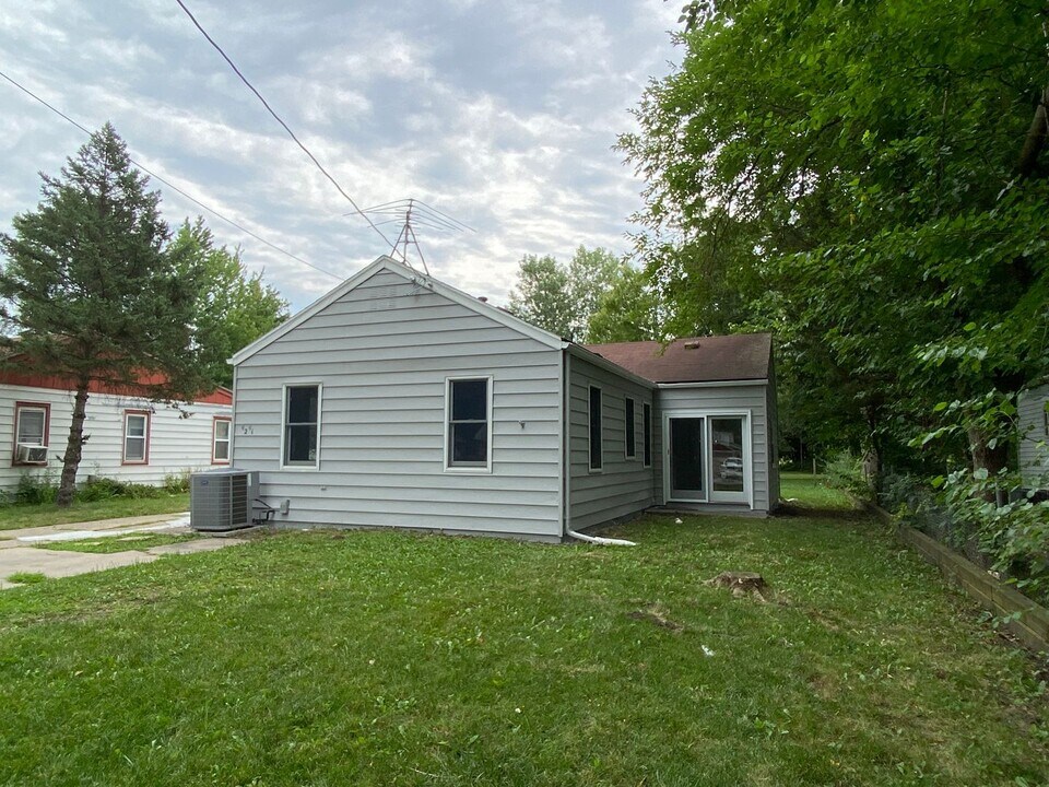 4241 NE 7th St in Des Moines, IA - Building Photo