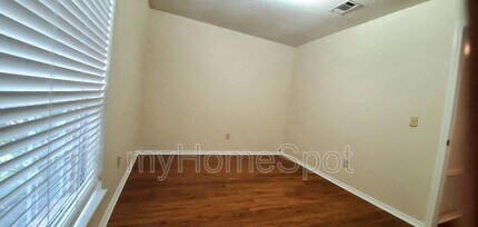 425 Pine Crescent Way in Pensacola, FL - Building Photo - Building Photo