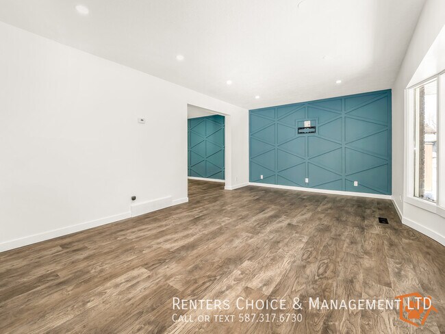 2-storey Main Floor Suite with Driveway Pa in Lethbridge, AB - Building Photo - Building Photo